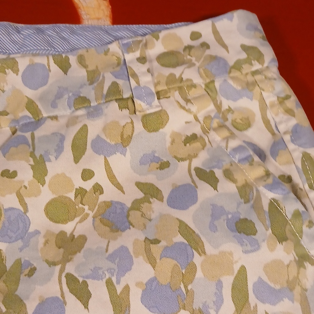 Womens Size 16 Crown & Ivy Shorts - Picture 3 of 6